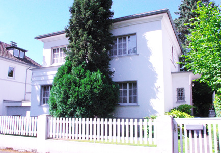 Schmuckstück im Villenviertel